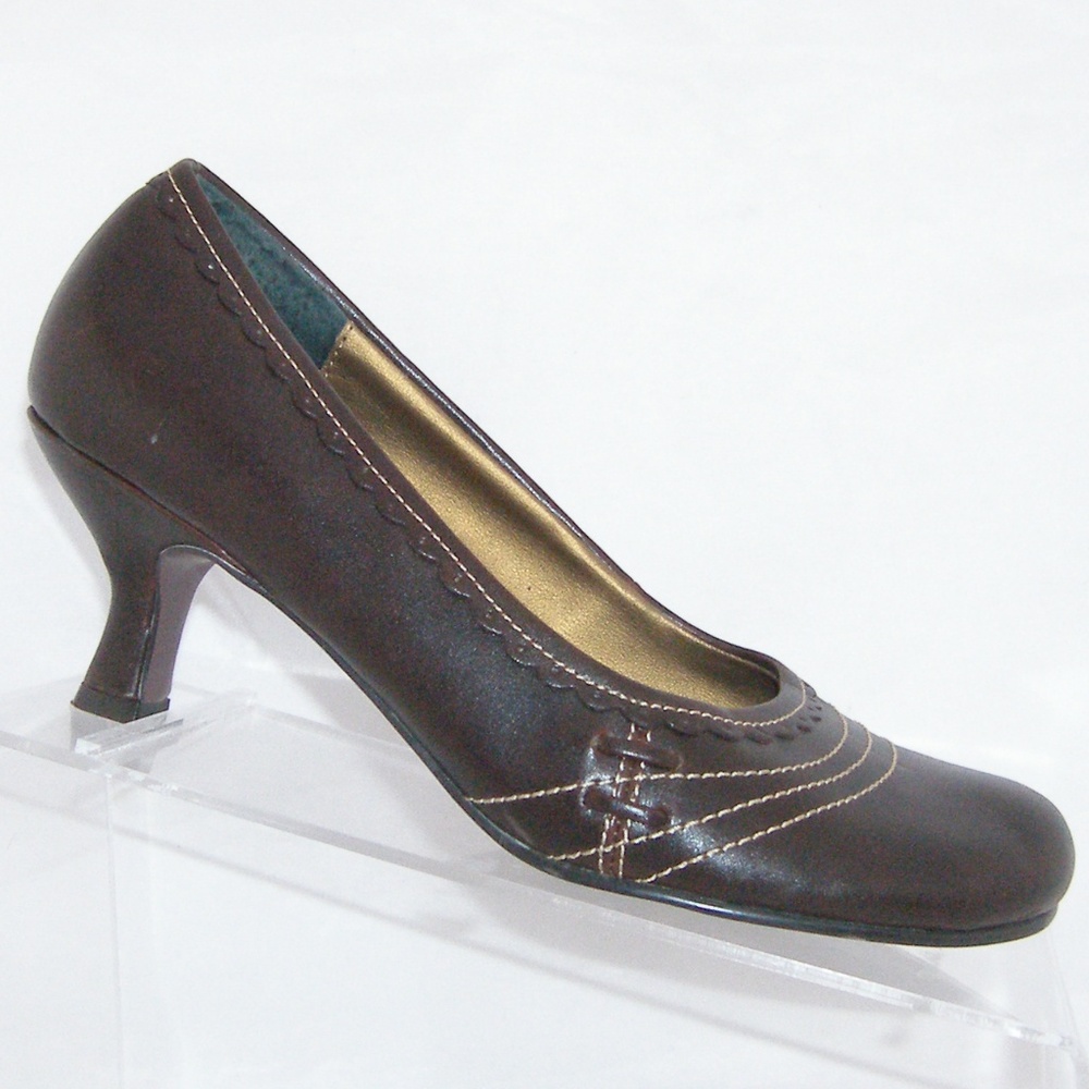 Mudd 'Chacha' brown man made round toe heels 7M
